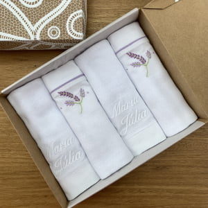 xKit 2 fraldas personalizadas brancas + 2 fraldas lavanda