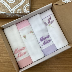 xKit 2 Fraldas personalizadas (rosa e lilás) + Fralda duo floral + fralda lavanda